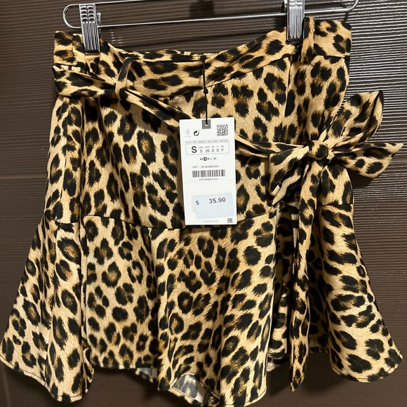 Animal print split skirt. Size small. New. Zara - Picture 4 of 5